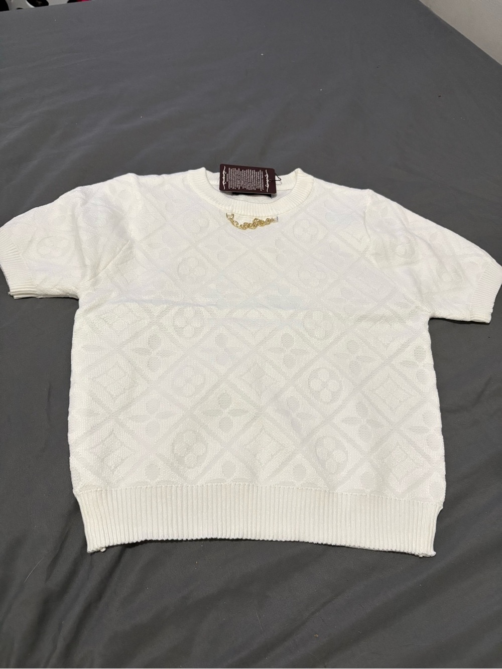 Beautiful White Top with Chain Collar